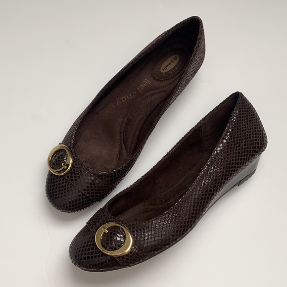 Dr. Scholls Brown Flats. Size 7M - Picture 2 of 5